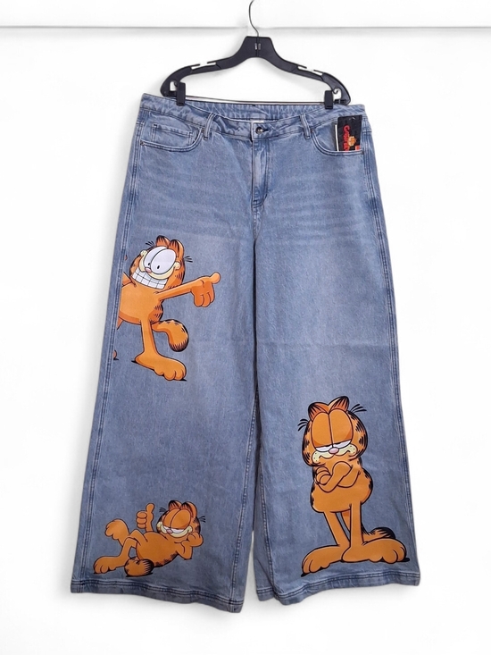Garfield Denim - 🆕️ Garfield Poses Light Wash Denim Jeans Womens Size 20 -Hot Topic- wide leg